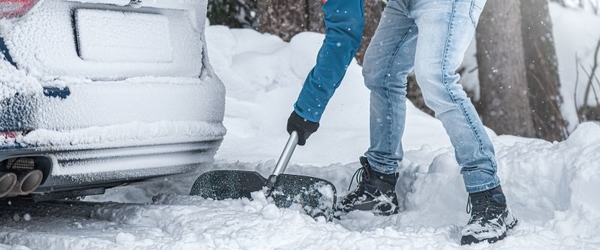 Zimski haos na putevima: kako pravilno voziti po snegu i ledu