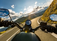 Zašto na motociklu moraš da gurneš upravljač levo da skreneš desno?